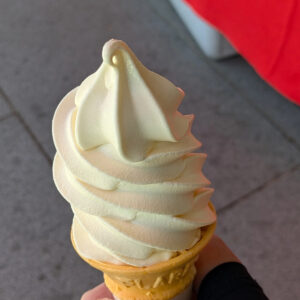 靖国神社名物ソフトクリーム